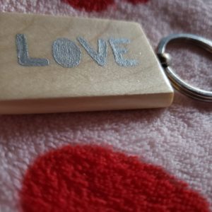 Porte-clé “LOVE” en bois